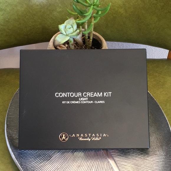 Anastasia Beverly Hills Other - Anastasia Contour Cream